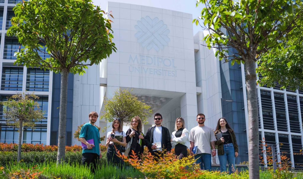 آیا مدیپول بورسیه یا تخفیف برای دانشجویان بین‌المللی دارد؟